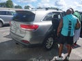 2017 Kia Sorento — photo 4 of 16 | VIN 5XYPG4A5XHG302607