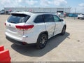 2017 Toyota Highlander — photo 4 of 16 | VIN 5TDJZRFH2HS516803