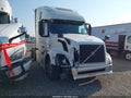 2015 Volvo VN — photo 1 of 16 | VIN 4V4NC9EH4FN914395