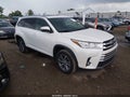2019 Toyota Highlander — photo 1 of 19 | VIN 5TDJZRFH9KS627503