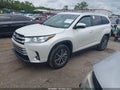 2019 Toyota Highlander — photo 2 of 22 | VIN 5TDJZRFH3KS617274