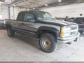 1998 Chevrolet C/K 2500 — photo 1 of 17 | VIN 1GCGK29J0WE222341