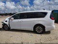 2022 Chrysler Pacifica — photo 13 of 15 | VIN 2C4RC1L79NR136959