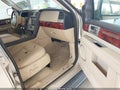 2005 Lincoln Navigator — photo 5 of 16 | VIN 5LMFU28545LJ14673