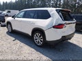 2024 Toyota Highlander — photo 3 of 19 | VIN 5TDACAB58RS003538