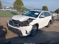 2017 Toyota Highlander — photo 2 of 16 | VIN 5TDJZRFH2HS458529