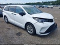 2022 Toyota Sienna — photo 1 of 17 | VIN 5TDDSKFC2NS047219