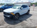 2024 Volvo XC40 — photo 2 of 17 | VIN YV4L12UK5R2201862