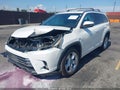 2018 Toyota Highlander — photo 2 of 16 | VIN 5TDYZRFH2JS258190