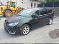 2017 Chrysler Pacifica — photo 2 of 16 | VIN 2C4RC1BG0HR803455