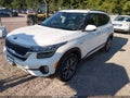 2021 Kia Seltos — photo 2 of 17 | VIN KNDETCA24M7132433