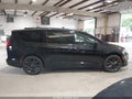 2018 Chrysler Pacifica — photo 13 of 16 | VIN 2C4RC1BG8JR350787