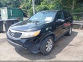2011 Kia Sorento — photo 2 of 16 | VIN 5XYKT3A10BG040990