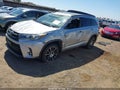 2018 Toyota Highlander — photo 2 of 16 | VIN 5TDKZRFH9JS547816
