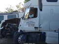 2015 Volvo VN — photo 14 of 15 | VIN 4V4NC9EH3FN908880
