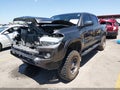 2017 Toyota Tacoma — photo 2 of 17 | VIN 5TFCZ5AN9HX048688