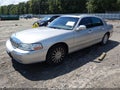 2005 Lincoln Town Car — photo 2 of 12 | VIN 1LNHM82W25Y614978