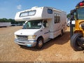 2000 Ford E-350 — photo 2 of 12 | VIN 1FDWE35S7YHC03421