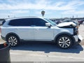 2020 Kia Telluride — photo 13 of 16 | VIN 5XYP64HC0LG096620