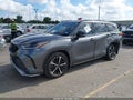 2022 Toyota Highlander — photo 2 of 15 | VIN 5TDLZRAHXNS131694