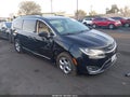 2018 Chrysler Pacifica — photo 1 of 16 | VIN 2C4RC1L74JR125054