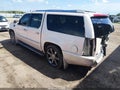 2011 Cadillac Escalade ESV — photo 3 of 16 | VIN 1GYS4HEF3BR102491