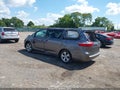 2017 Toyota Sienna — photo 3 of 11 | VIN 5TDKZ3DC0HS775900
