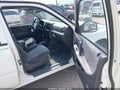 2000 Isuzu Rodeo — photo 5 of 17 | VIN 4S2DM58W4Y4343852