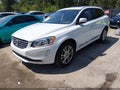 2016 Volvo XC60 — photo 2 of 16 | VIN YV4612RK8G2834360