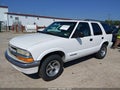 2000 Chevrolet Blazer — photo 2 of 12 | VIN 1GNCS13W0Y2379571