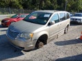 2009 Chrysler Town & Country — photo 2 of 18 | VIN 2A8HR54109R641038
