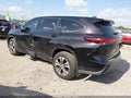 2022 Toyota Highlander — photo 3 of 17 | VIN 5TDGZRAH0NS130152