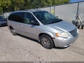2006 Chrysler Town & Country — photo 1 of 17 | VIN 2A8GP64L46R829078