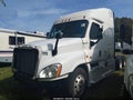 2015 Freightliner Cascadia 125 — photo 2 of 16 | VIN 1FUJGLDV5FLGF1016