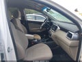 2016 Kia Sorento — photo 5 of 11 | VIN 5XYPG4A31GG100493