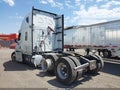 2020 Freightliner New Cascadia 126 — photo 3 of 15 | VIN 1FUJHHDR7LLKU7225