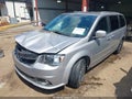 2017 Dodge Grand Caravan — photo 2 of 11 | VIN 2C4RDGEG1HR673343