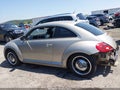2013 Volkswagen Beetle — photo 15 of 17 | VIN 3VWJX7AT4DM631674
