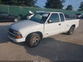2002 Chevrolet S-10 — photo 2 of 11 | VIN 1GCCS19W328239776