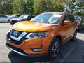 2017 Nissan Rogue — photo 2 of 16 | VIN 5N1ET2MV0HC768226