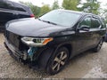 2021 Chevrolet Traverse — photo 2 of 22 | VIN 1GNEVHKW3MJ138808