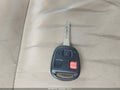 2001 Lexus LX 470 — photo 11 of 16 | VIN JTJHT00W113505055