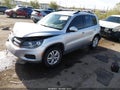 2017 Volkswagen Tiguan — photo 2 of 16 | VIN WVGBV7AXXHK025532