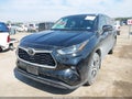 2022 Toyota Highlander — photo 2 of 16 | VIN 5TDGZRBHXNS181317