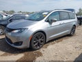 2019 Chrysler Pacifica — photo 2 of 16 | VIN 2C4RC1FG2KR532416