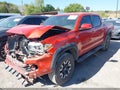 2018 Toyota Tacoma — photo 2 of 17 | VIN 5TFCZ5AN4JX137896