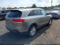 2017 Kia Sorento — photo 4 of 12 | VIN 5XYPG4A31HG218853