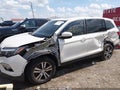 2018 Honda Pilot — photo 6 of 18 | VIN 5FNYF6H54JB029203