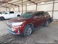 2019 Toyota Highlander — photo 2 of 16 | VIN 5TDKZRFH0KS303196