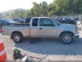 2001 Toyota Tacoma — photo 13 of 17 | VIN 5TEVL52N61Z852809